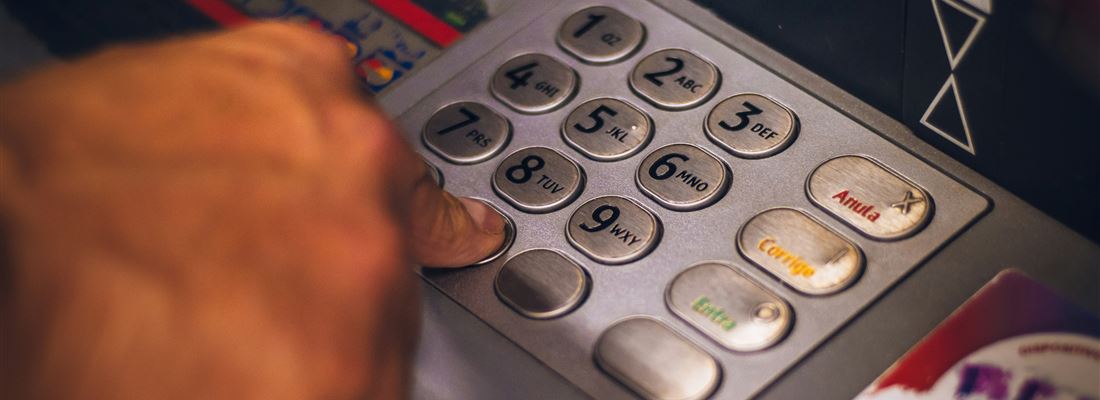 Is the en bloc non-opening of CASP bank accounts a violation of competition? And can MiCA change that?